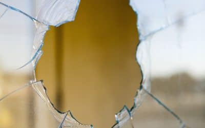 Comment remplacer une vitre cassée ?