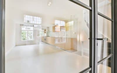 Les avantages et les inconvénients d’une porte vitrée