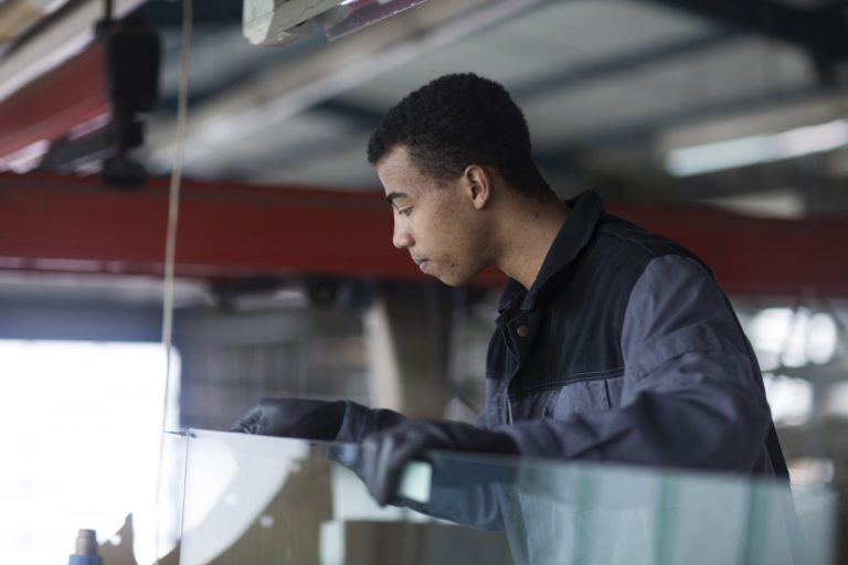 Pourquoi faire appel à un vitrier professionnel ?